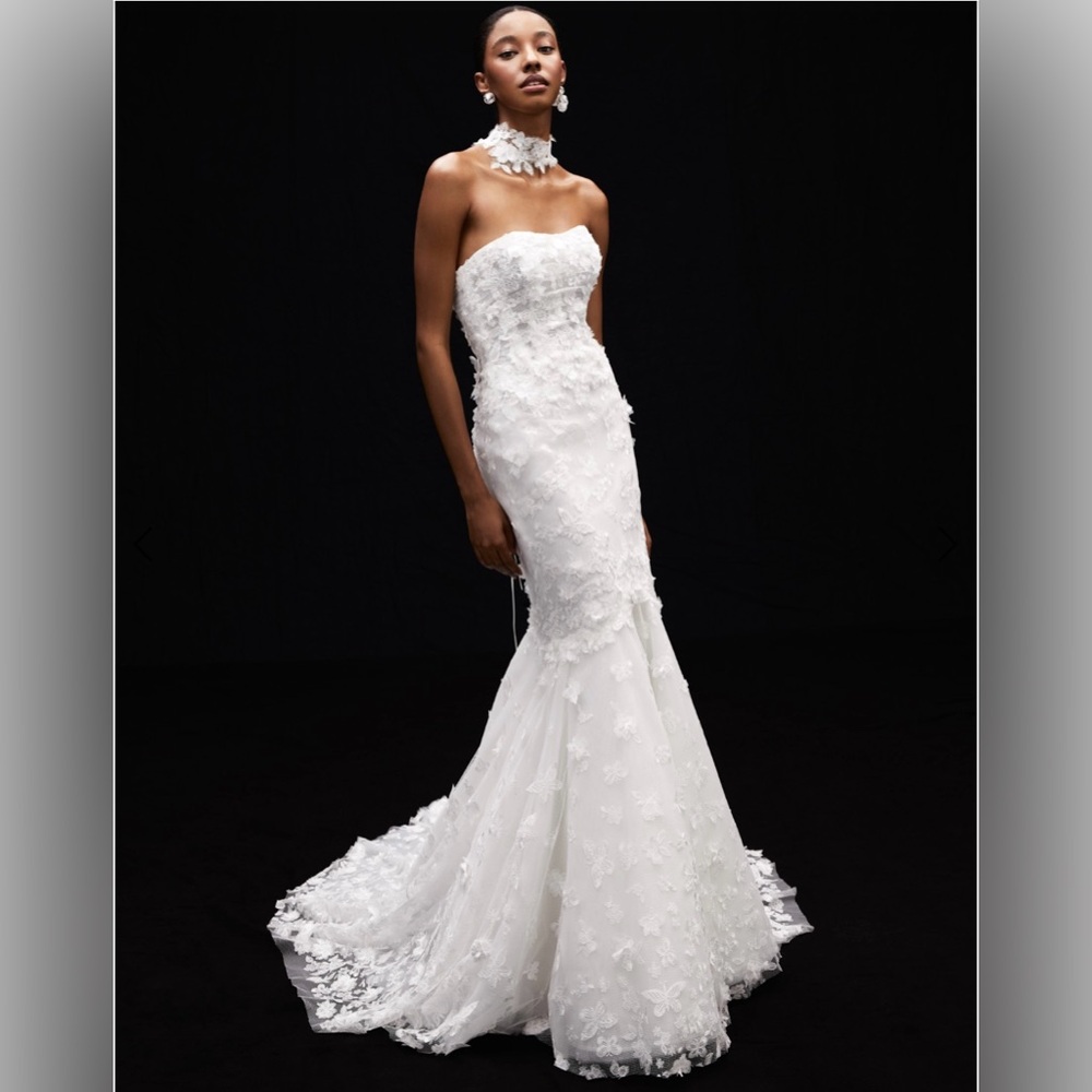 White Strapless Sleeveless Wedding Gown